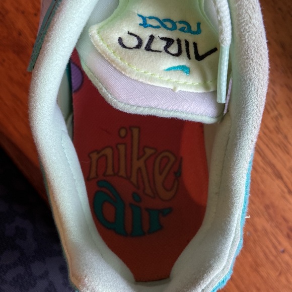 Condition- worn once, with box! size box 10.5 - Picture 4 of 5